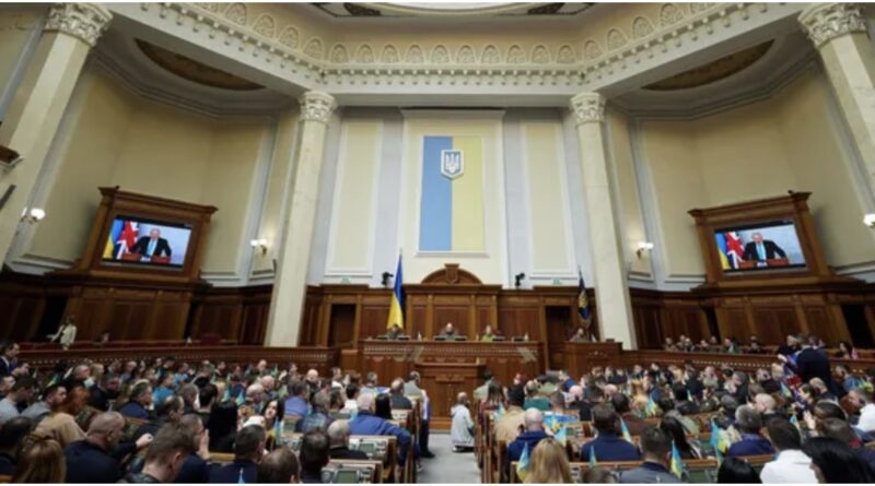 Зарплати нардепів в Україні зросли: як і чому виросли 2024-го