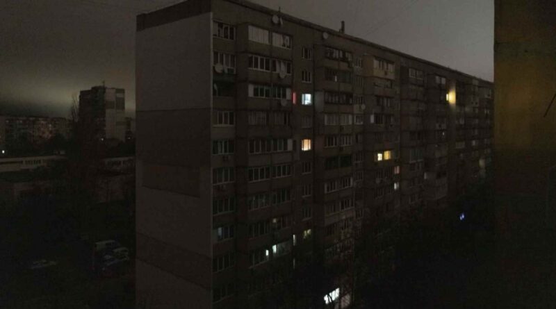 В Україні змінили графіки відключень світла на 25 травня: коли не буде електрики
