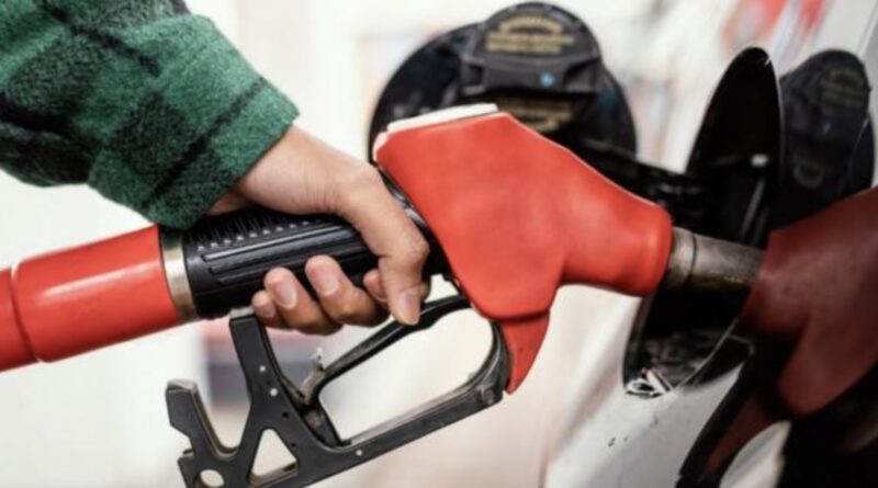Ціни на бензин і дизель різко зростуть: У чому причина і скільки коштуватиме пальне
