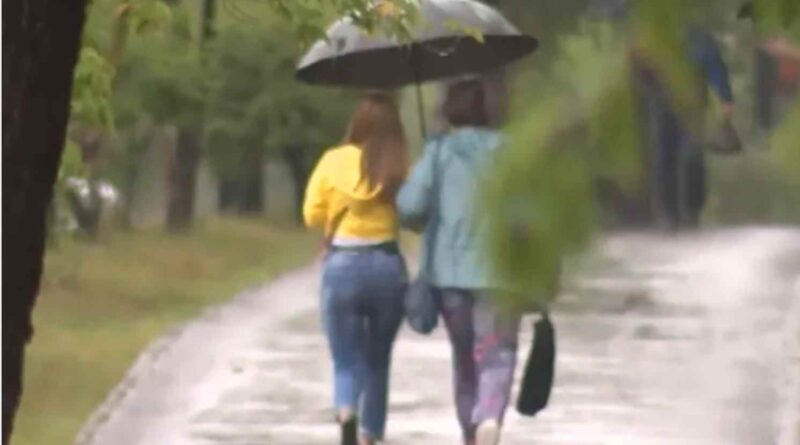 Дощі з грозами, шквали та град: синоптик Діденко попередила про погоду завтра, 6 червня – з дому краще не виходити