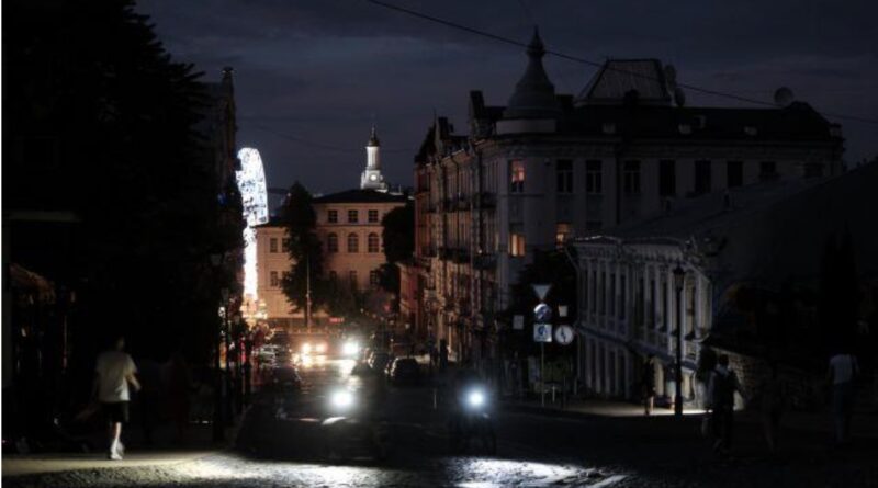 Графіки завтра будуть діяти всю добу, але ввечері відключення світла будуть жорсткіші