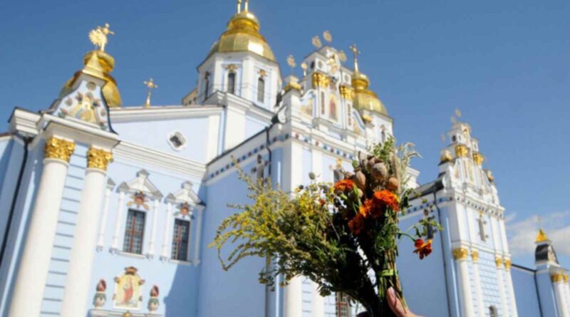 Церковний календар на серпень 2024: коли святкуємо Маковія, яблучний та горіховий спас