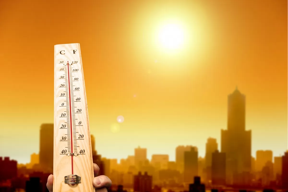 У вівторок Україну розжарить до +38°: де спека буде особливо сильною (карта)