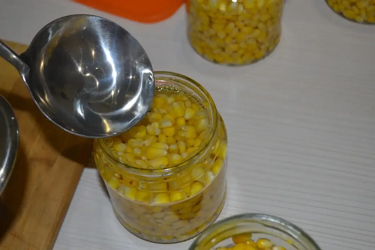 Рецепт консервованої кукурудзи на зиму. Її додають в салати, піцу, плов, супи