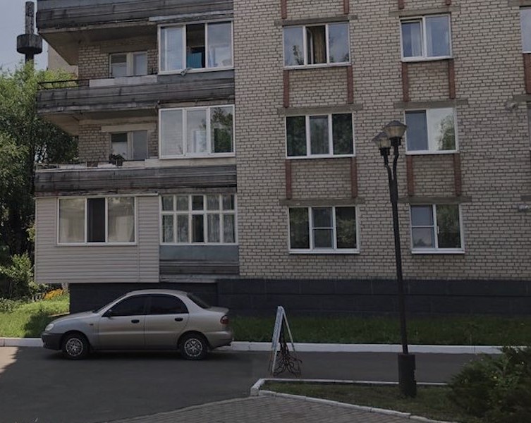 Марина бігла, поспішала сильно. Все обличчя розчервонілося, волосся прилипло до чола. – Вибачте будь ласка! – хтось зупинив її. – Ой, як не вчасно, – подумала Марина. – Марина, це ти? – запитав незнайомець. Марина придивилася уважніше, перед нею стояв Сергій. Її перша любов.