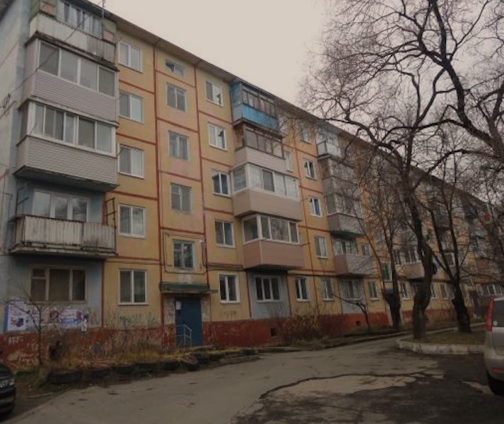 – Здрастуй Ларисо! Я твій тато, – запобігливо усміхнувся чоловік. – Що? – здивувалася жінка. Вона відчинила двері, навіть не подивившись у вічко, бо чекала чоловіка з роботи. – Не впізнала? – Усміхнувся чоловік. Я твій батько, – повторив він. – Мого батька давно вже не стало… Ви не мій батько! – випалила вона
