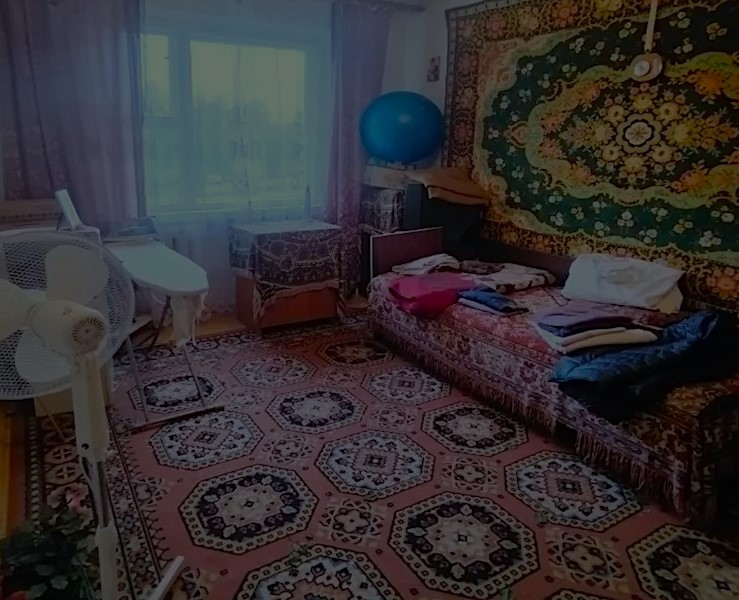 Віра запросила до себе у гості давню подругу Карину. Та погодилася приїхати і навіть деякий час пожити з Вірою. Дорослий син Віри – Олег одного разу сказав: – Карино, якщо хочете, можете прийти на мій концерт. Він був музикантом. – А давай! – раптом погодилася Карина, яка зовсім не любила класичну музику. А після концерту Карина заявила: – Хочу навчитися грати на піаніно. Олег сказав, що він із задоволенням її навчить. Спершу все було добре. А потім раптом обоє, і Олег, і Карина, стали тихими й мовчазними. Якось Віра повернулася додому рано. Вона відкрила двері в кімнату Олега й ахнула від побаченого