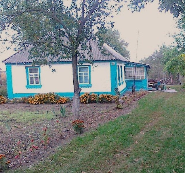 Наталя прокинулась рано, але чоловіка вже десь не було. Вона дуже здивувалася і спочатку подумала, що Олег пішов у магазин. – Може поїхав у райцентр по продукти, – подумала вона. Бо ж він чомусь забрав усі гроші, що були вдома. Але Олег не з’явився ні цього дня, ні наступного. Не було його й через тиждень