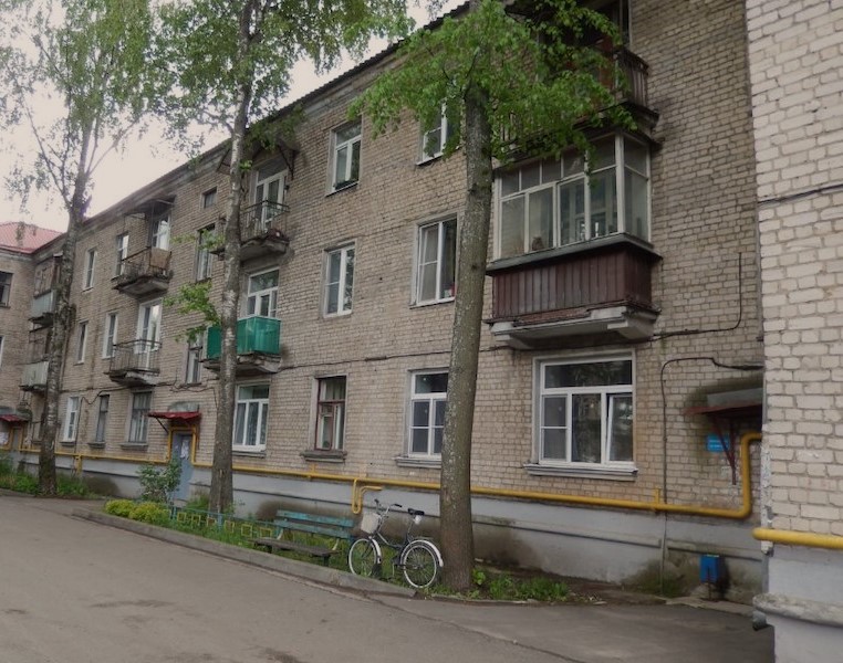 Таня повернулася додому з червоними від сліз очима. Мама, Олена Леонідівна, сплеснула руками, побачивши обличчя дочки. – Таня! Що трапилося? – Нічого, – Тетяна поставила на підлогу важкі сумки. – Я ж бачу, що щось сталося, – захвилювалася мама. – Я зустріла Наталю. Маму Бориса, – крізь сльози промовила Тетяна.