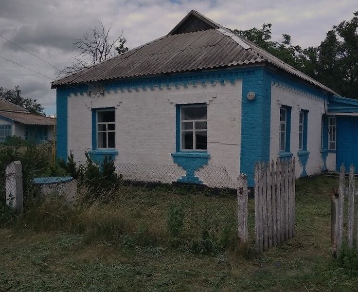 Ігор приїхав до батька в село у гості. Він відкрив хвіртку і з двома спортивними сумками зайшов у двір. На поріг вийшов його батько і взяв руки в боки. – Ну що знайшов? – одразу замість привітання запитав Іван у сина, який після довгої відсутності переступив поріг батьківського дому. – Привіт, тату, – усміхнувся розгублено Ігор. – Ти про що це питаєш? Що я мав знайти? Ігор застиг від здивування