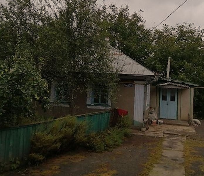 У Ніни був день народження. Вона цілий день поралася на кухні, накрила стіл. Її чоловік Микола сів, гарненько поїв і раптом заявив: – Все, Ніно. Не можу я так більше. Іду я від тебе. Ніна так і застигла. А Микола продовжував. – Тобі скільки років виповнилося? Правильно, сорок один! А де діти наші? Нема. Бо ти їх завести не зволила! – Та що ти таке говориш?! – сказала Ніна. Микола встав з-за столу і пішов. Ніна сиділа і не знала, що робити