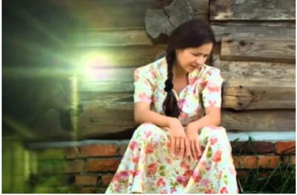 Одного разу я прийшла додому з роботи раніше і почула голоси в квартирі. Це був мій чоловік і моя сестра. Вона побачила мене і попросила Сергія у всьому зізнатися. Я слухала їх і не могла повірити, що рідні люди так повелися зі мною.