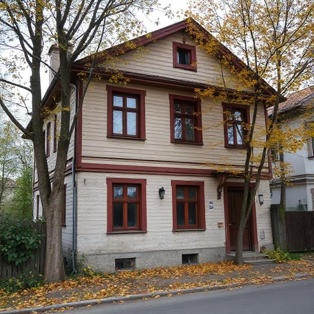 Ірина поставила перед чоловіком тарілку із солянкою. – Приємного апетиту, – сказала вона. Андрій підозріло глянув на дружину. – Тільки б йому сподобалося, – думала Ірина. – Тоді може не згадає? Андрій не поспішав починати їсти. – Щось не так? – спитала Ірина. – Зараз дізнаємося, – сказав він і з’їв першу ложку. – Невже обійшлося? – думала Ірина. – Невже не згадає? – Як це я забув? – сказав Андрій і пішов у кімнату. – Таки згадав, зараз почнеться, – подумала Ірина, і важко опустилася на стілець