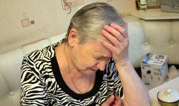 О пів на п’яту ранку дитина заплакала. Я підскочила, дивлюся – чоловіка немає! Взагалі в будинку немає, уявляєш? Ні куртки, ні черевиків, ні ключів від машини. Лягали ввечері разом! Дзвоню, питаю – ти де взагалі? Все нормально, каже, спи, я у мами! Я не могла повірити в те, що чула. А вранці я сама зателефонувала свекрусі