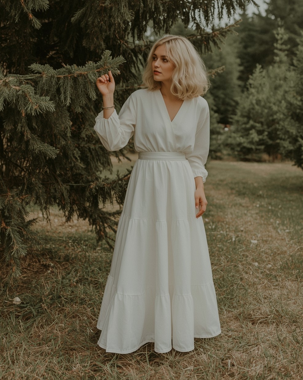 – Іринко, ти бачила, як мама гуляла з тим Андрієм на Ринку? – обурено запитав Тарас, кинувши ложку на стіл. Я мовчки кивнула, відчуваючи, як у середині мене наростає напруга від змін моєї свекрухи, які розколюють нашу сім’ю. Її нове життя обіцяло ще більше неспокою