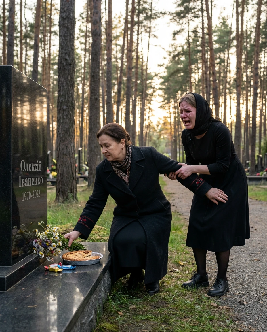 Лариса відкрила хвіртку і підійшла до памʼятника своєму чоловіку. – Привіт, любий, – сказала жінка. – Ну, як ти тут?.. Два роки минуло, як не стало її коханого Олексія. Кожні вихідні Лариса приходила до нього на цвинтар, приносила квіти, шматочок його улюбленого пирога й цукерки. Вона прибирала біля памʼятника і розмовляла з коханим. Поговоривши з чоловіком, Лариса пішла додому. Назустріч їй, по доріжці, йшла заплакана жінка вся у чорному. Раптом незнайомка підбігла до Лариси! – Та як ти посміла сюди прийти?! Ах ти ж безсоромна! – закричала вона. Лариса очі вирячила від здивування