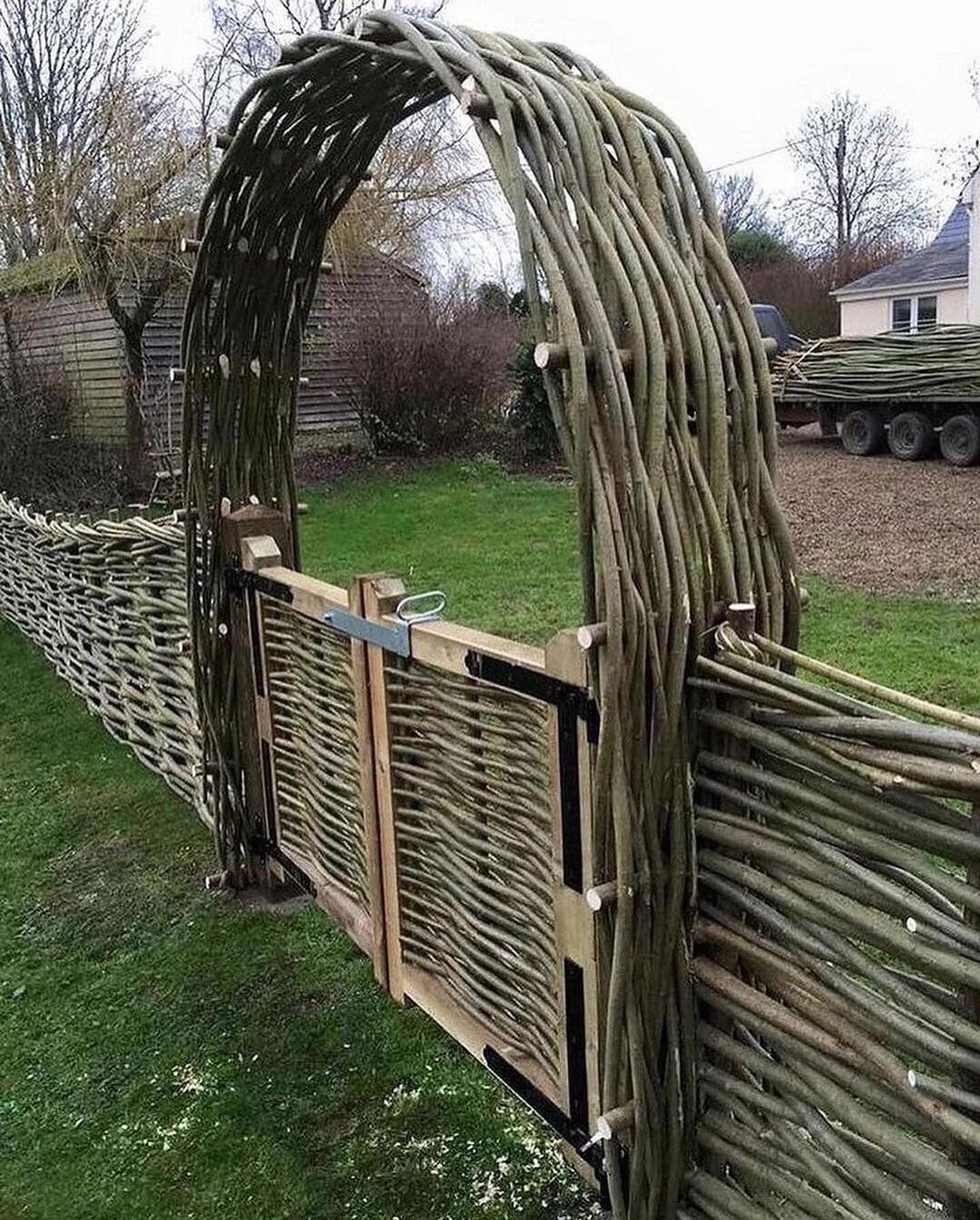 — Ну що, прокинулася, матуся? — доброзично посміхнувся Михайло. — Ну і змусила ти нас переживати