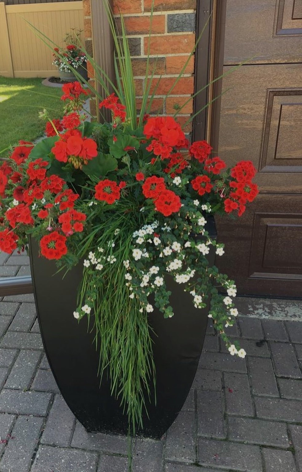 З самого дитинства у мене з батьком були не дуже добрі стосунки. У пам’яті спливають моменти, коли я, ще зовсім маленька, випадково розбила його улюблену попільничку, після чого цілий день була покарана в кутку