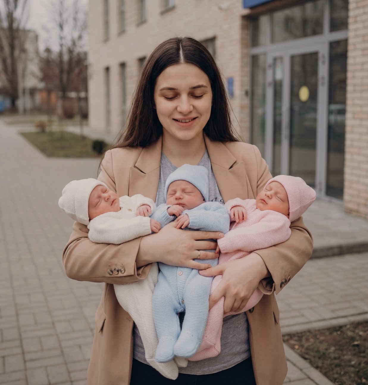 Я народила трійню, а чоловік злякався і втік — навіть з пологового мене не зустрів.