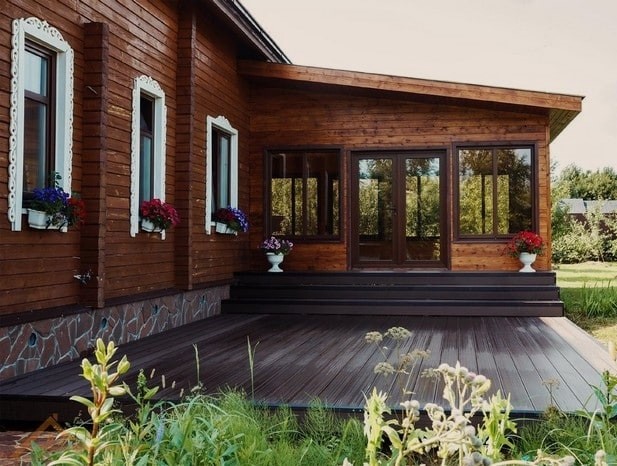 Тамаро, а ми з дочкою тут подумали, що не проти до вас знову у гості приїхати, на Великдень наприклад, – каже мені по телефону сваха. – Я навіть не знаю, що вам, свахо, сказати, – бо я змінила і місце роботи, і місце проживання, тому не знаю, чи зможу вас з невісткою поселити. – Ви нам якусь невелику кімнату зніміть, а ми вже самі по Риму погуляємо, – сміється сваха. А мені щось не до сміху, я як згадаю минулий раз, як вони у мене гостювали, то не знаю, чи готова я їх ще раз приймати