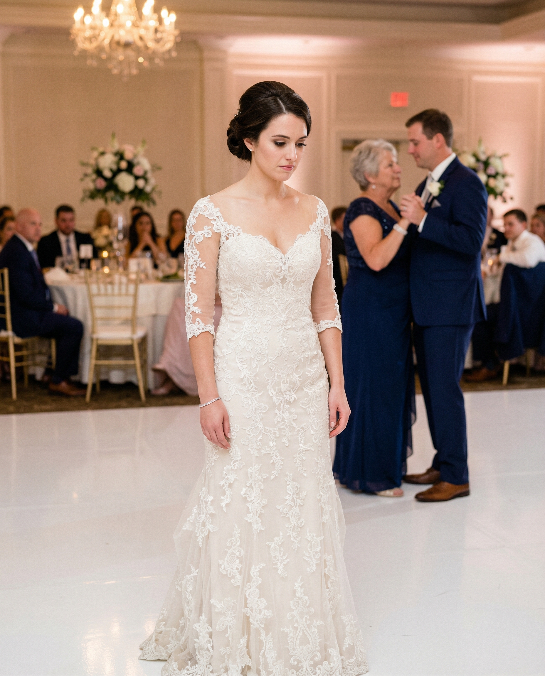 Відійди, я потанцюю з сином! — Світлана Ігорівна стояла поряд у своєму майже весільному вбранні, простягала руку до Ореста