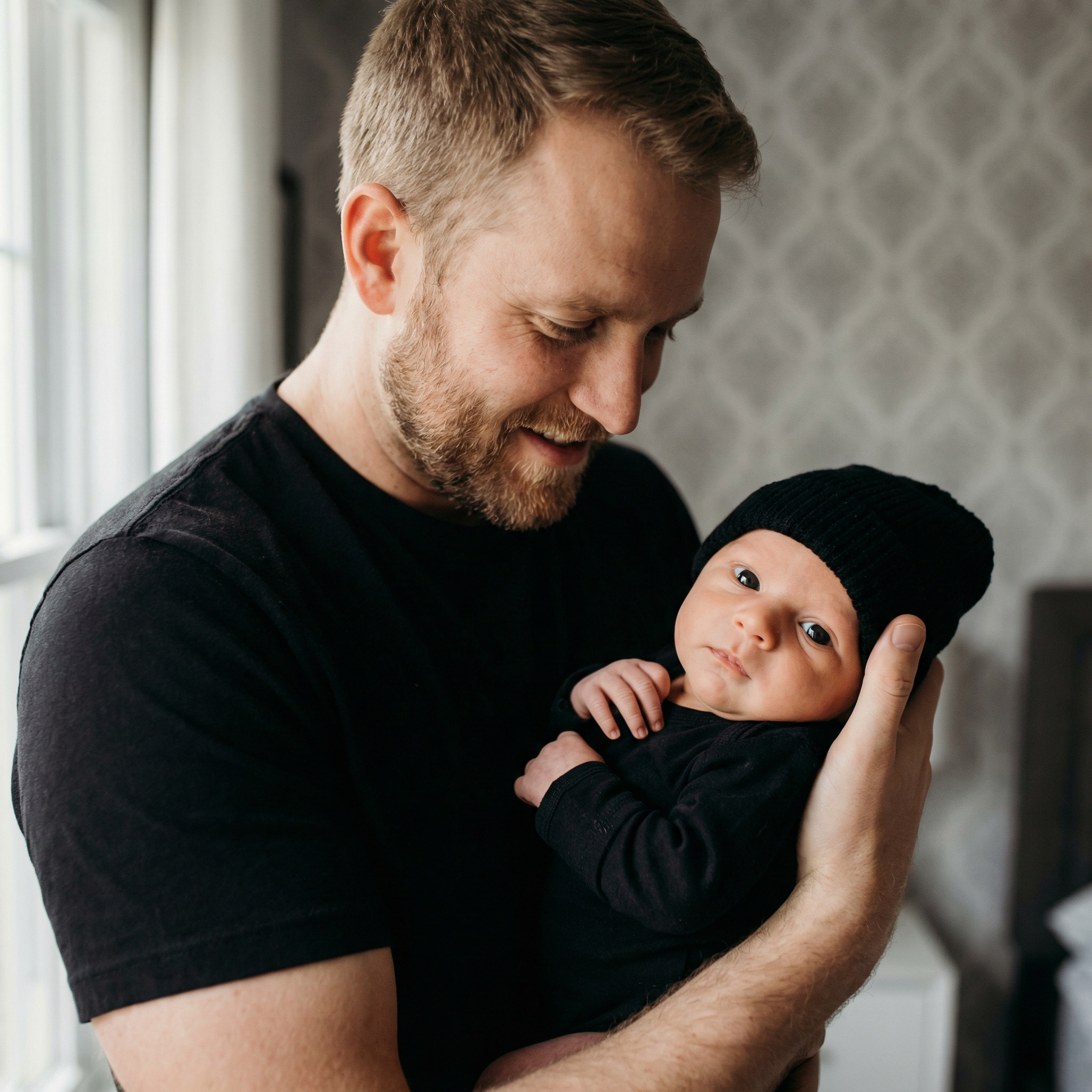 — Пам’ятаєш, минулої зміни у нас дівчина народжувала? Ну, кричала ще грубо — за що їй все це дістається.