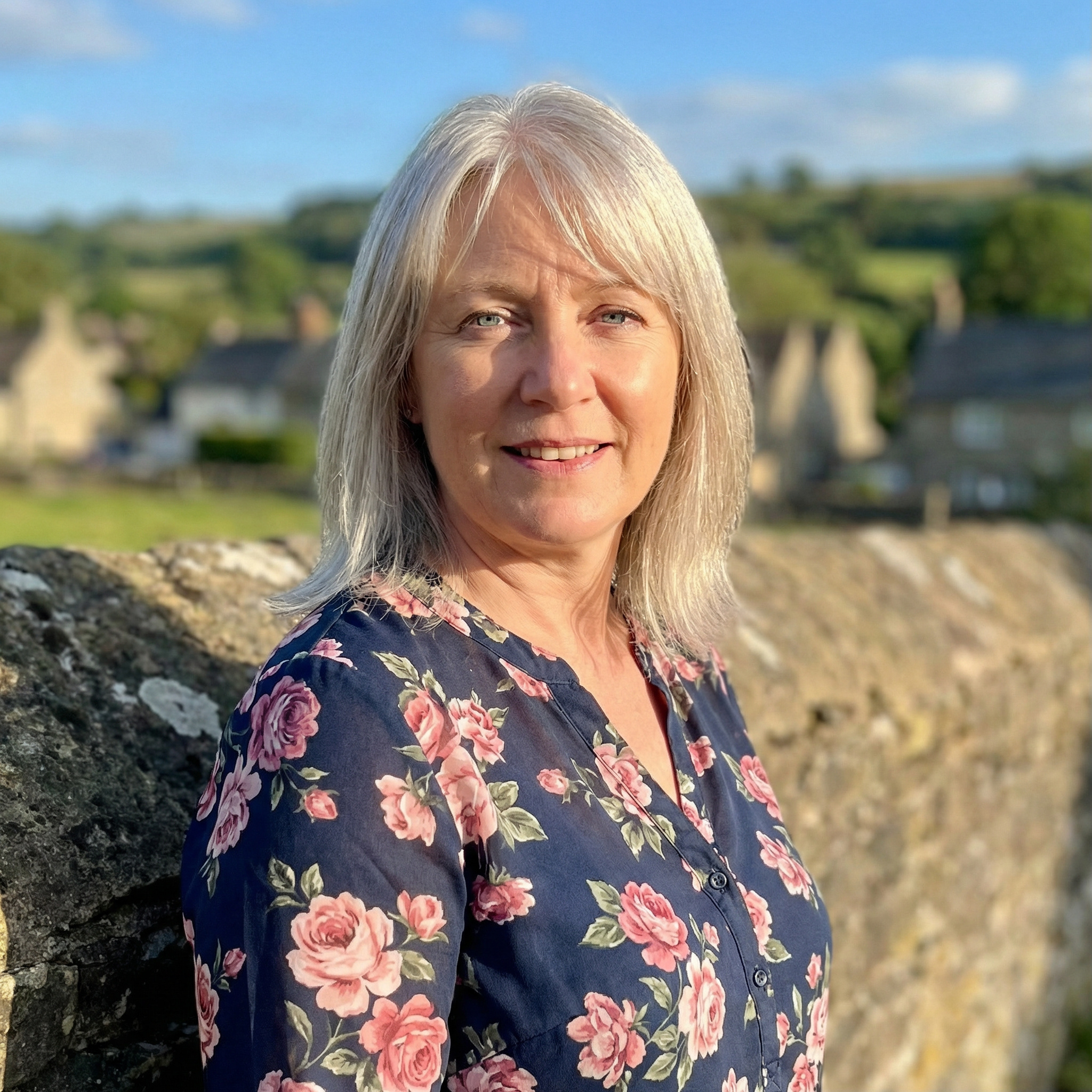 Свекруха телефонувала чоловікові щодня о сьомій ранку й будила всіх. Терпіти це більше не було сил. І тоді я мовчки підняла телефон і вимовила фразу, яка змінила все.