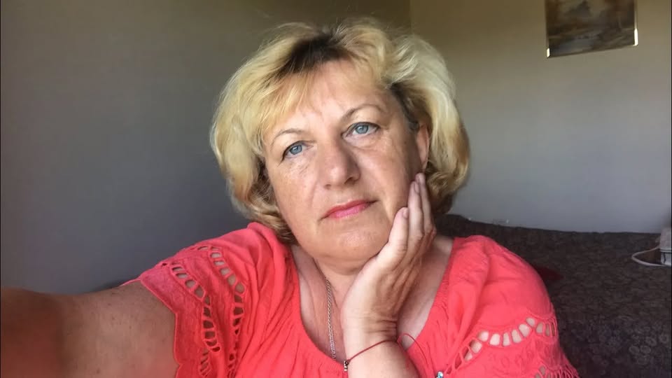 Далі телефон упав і більше я нічого не пам’ятаю. Прийшла до тями у лікарні, бачу коло мене сидить Ярослав…