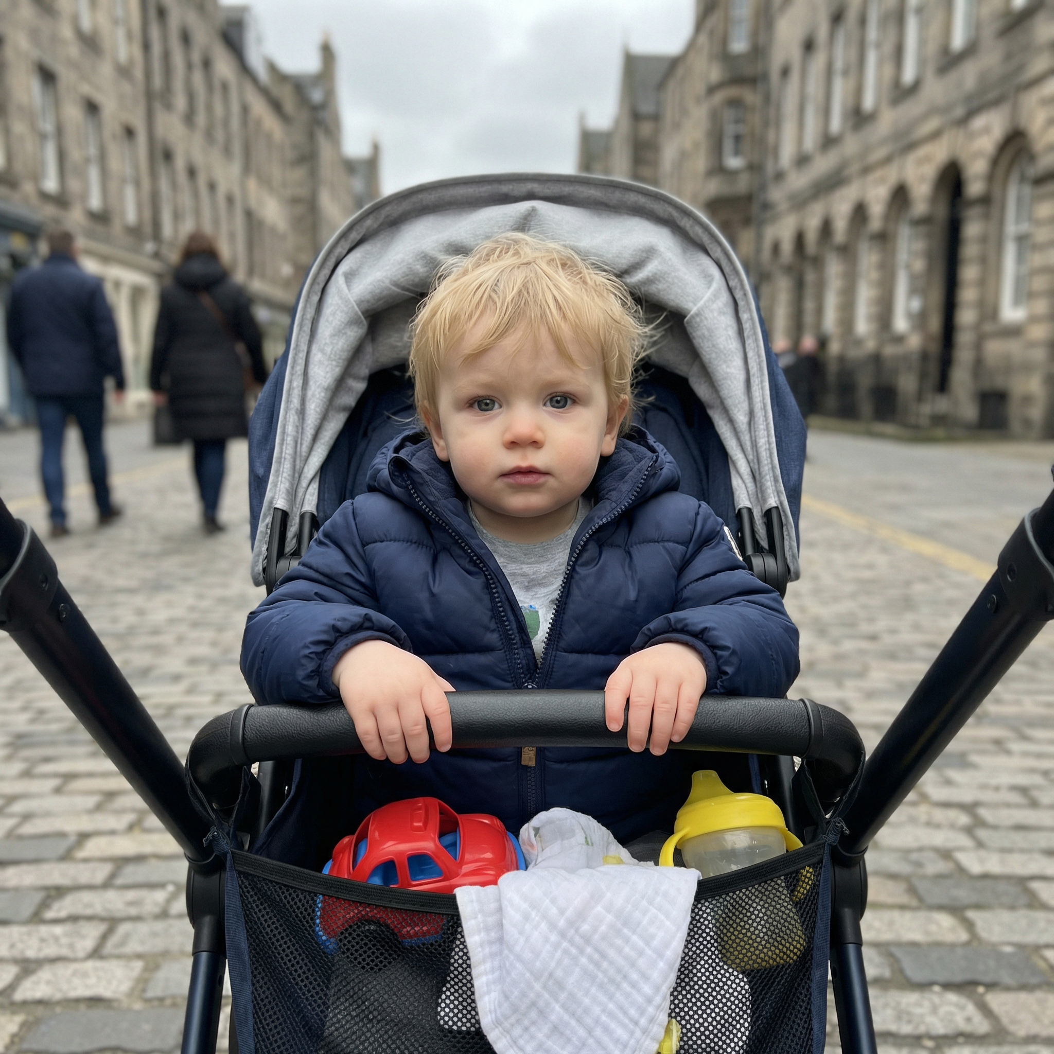 “-Ти там поприбирай, потім зустрінеш батька і їдь до нього на якийсь час, він звик до своєї квартири, не сюди ж його перевозити. Поживи там, поки він відійде трохи